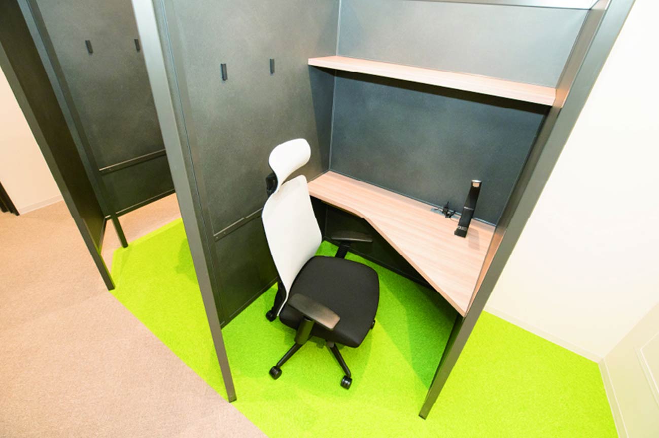 電話やWEB会議が多い人は個室タイプもおすすめ